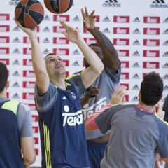 Maciulis: “Es positivo contar con una plantilla de 15 jugadores”