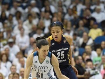 Marissa Coleman de Indiana Fever y Anna Cruz de las Minnesota Lynx