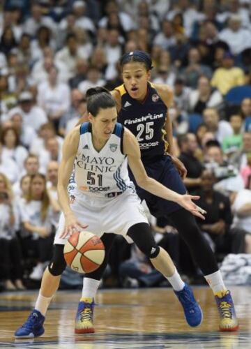 Marissa Coleman de Indiana Fever y Anna Cruz de las Minnesota Lynx