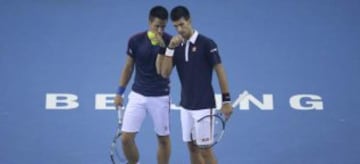 Djordje y Novak Djokovic. Nole sorprendió a medio mundo cuando se anotó en el torneo de dobles del ATP de Beijing junto a su hermano menor, quien está en los inicios de su carrera. Hubo otro hermano, Marko, que llegó a ser 581 del mundo. 