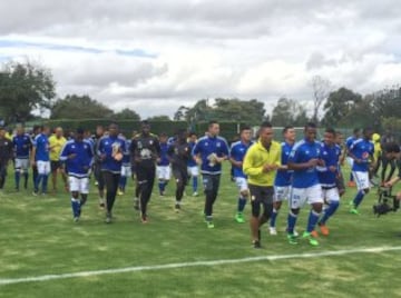 Los equipos de Bogotá sorprendieron al entrenar juntos por noble causa de tolerancia. 