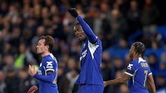 La búsqueda de un central se le tuerce al Villarreal