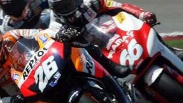 <b>SUSTO.</b> El español protagonizó el susto de la jornada al caer sobre el asfalto y necesitar asistencia médica.