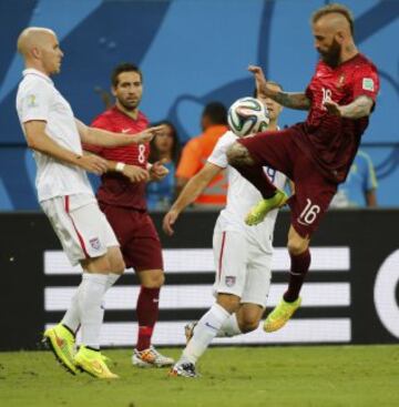 Raul Meireles y Michael Bradley.