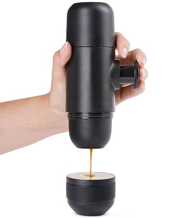 Con esta mini-cafetera de cápsulas tendrás tus Espresso en la playa