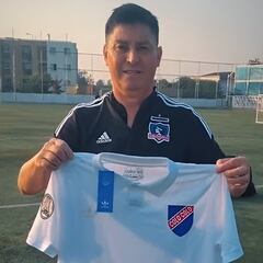 “Estuve mucho tiempo en Colo Colo y tengo seis ascensos en el fútbol chileno, pero la gente se olvida rápido de uno”