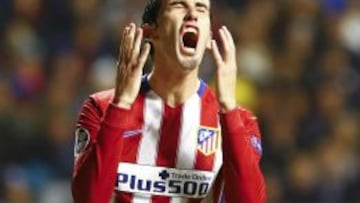 Godín se lamenta de una ocasión fallada.