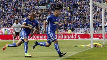 Existen muchas historias alrededor del clásico más importante del fútbol chileno, y varios de ellos han sido definidos por yerros de jugadores o jueces.