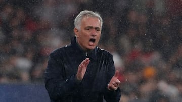 Soccer Football - UEFA Champions League - Benfica v Real Madrid - Estadio da Luz, Lisbon, Portugal - January 28, 2026 Benfica coach Jose Mourinho REUTERS/Pedro Rocha