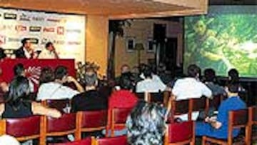 <b>EXPECTACIÓN</B>. Los asistentes se lo pasaron en grande con el spot.