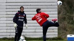 "Bravo es el mejor arquero en la historia del fútbol chileno"