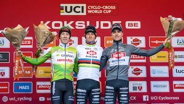 (From L) Second-placed Belgium's Laurens Sweeck, first-placed Netherlands' Mathieu Van Der Poel and third-placed Belgium's Niels Vandeputte celebrate on the podium after the men's elite race of the cyclo-cross World Cup, stage 6 out of 12 of the UCI World Cup competition, in Koksijde on December 21, 2025. (Photo by DAVID PINTENS / BELGA / AFP)