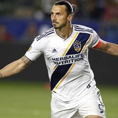 Zlatan celebra goleada de Galaxy a Sporting con un "Touchdown"