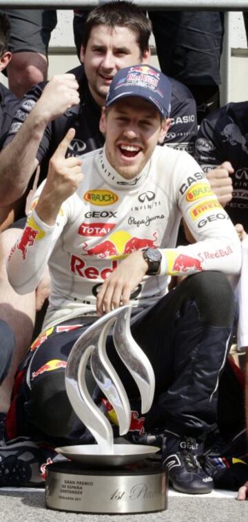 Celebrando su victoria en el Circuito de Catalunya en 2011. 