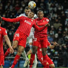 Koundé-Diego Carlos, el eje
de la resistencia en Nervión