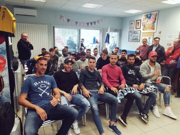 Los jugadores y directiva del Ebro celebrando el emparejamiento para dieciseisavos de la Copa del Rey con el Valencia