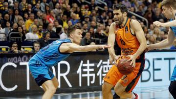 El Valencia y el Alba, durante el partido