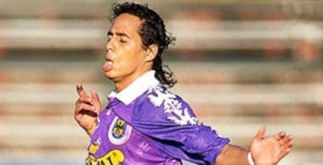 Con un paso por Deportes Concepción en 1996, el ex futbolista quiere radicarse en Chile.