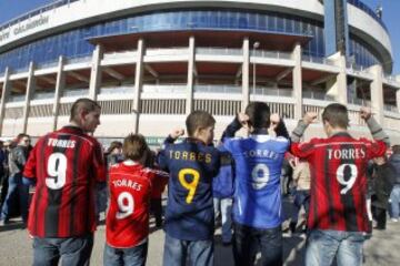 El estadio Vicente Calderón presenta un magnífico aspecto minutos antes de la presentación de Fernando Torres como nuevo jugador del Atlético de Madrid.