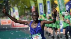 Korir gana en París con la 2ª marca del año (2h 05:49)