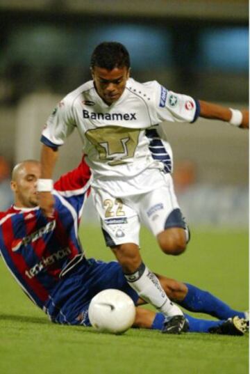 Jugó con Pumas del Clausura 2006 al Apertura 2006