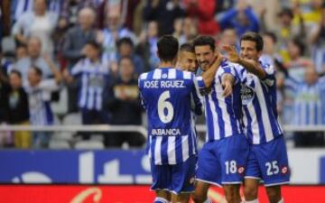 Los jugadores celebran el 3-0.