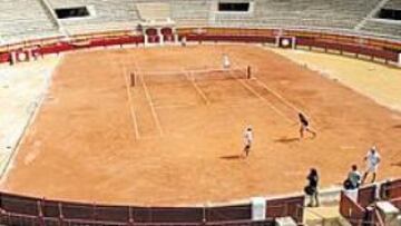 <b>ULTIMANDO DETALLES. </b>Las obras de acondicionamiento van a buen ritmo. Ayer ya había quienes probaron la pista de tierra batida recién instalada.
