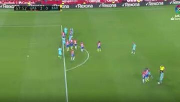 Messi y Fati jugando al despiste para una primera conexión genial