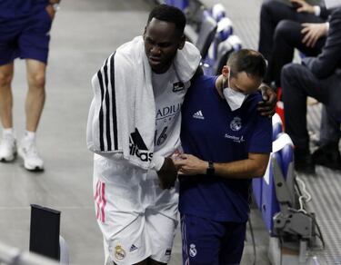 El Madrid golpea primero con un 24-0 que aturde al Granca
