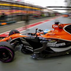 Alonso asoma entre los grandes y Red Bull, al frente en Singapur