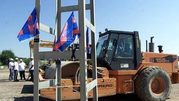 27-9-02  LEVANTE U.D.
 PRIMERA PIEDRA DE LA NUEVA CIUDAD DEPORTIVA EN BU&Ntilde;OL OBRAS