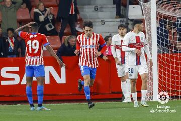 Pedro D¨ªaz contest¨® a Sielva con otro gol de falta para empatar el partido. En esta ocasi¨®n, el lanzamiento del '8' del Sporting estaba m¨¢s centrado, pero su fuerte golpeo con el interior de su pierna derecha sirvi¨® para poner el 1-1 definitivo.