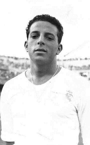 Juan Vázquez Toledo jugó en el Real Madrid en la temporada 1953-1954 y en la U.D Las Palmas desde 1954 a 1958.