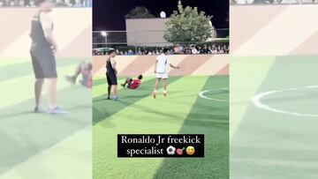 El hijo de Cristiano se vuelve viral por su mala puntería