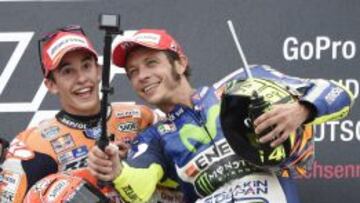 Rossi y M&aacute;rquez, en el podio de Sachsenring.