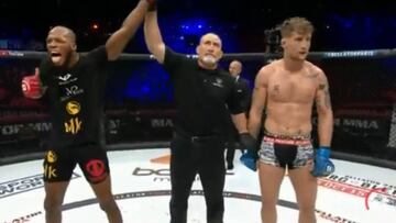 Michael Page celebra su victoria ante Houston en Bellator Par&iacute;s.