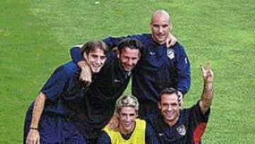 <B>AMBIENTAZO</B>. Pinola, Javi Moreno, Movilla, Torres y Sergi, ayer.