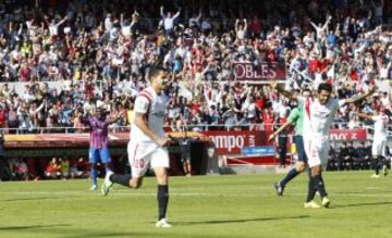 Alegría por el gol 1-0 de Vitolo