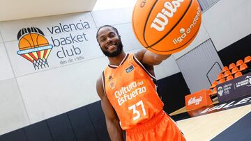 Semi Ojeleye posa para AS antes de empezar la temporada.