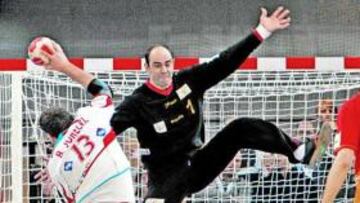 <b>EL MEJOR. </b>Hombrados tuvo una excelente actuación en la portería, pero fue insuficiente.