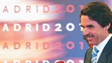 <b>ALEGRE.</b> Con José María Aznar estuvieron su esposa y concejala del ayuntamiento de Madrid, Ana Botella.