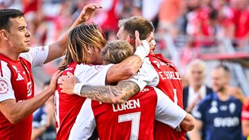 Los granas celebran el tanto de Saveljich ante el Algeciras CF.