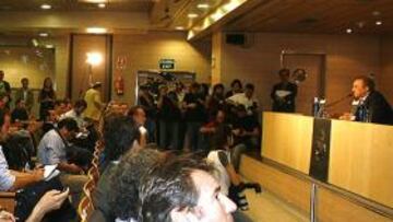 Florentino Pérez anuncia la destitución de Pellegrini y la contratación de Mourinho