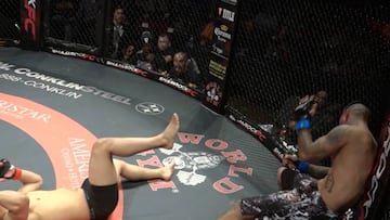 Ver para creer: dos luchadores se quedan K.O a la vez