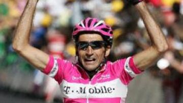 <b>VIEJO ZORRO.</b> El veterano corredor italiano ha sido el más listo y ha elegido el momento justo para saltar en busca de su deseada victoria.