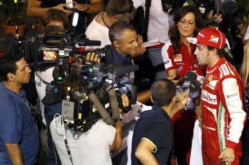 Fernando Alonso responde a los medios tras finalizar la clasificación.
