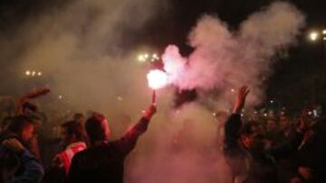 Detenidos 12 aficionados del Atlético de Madrid por crear disturbios en las inmediaciones de Neptuno.
