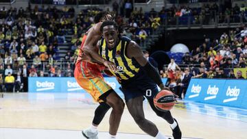 En la última jugada, tras ponerse 13 arriba antes del descanso, los de Mumbrú pierden en la cancha del líder de la Euroliga.