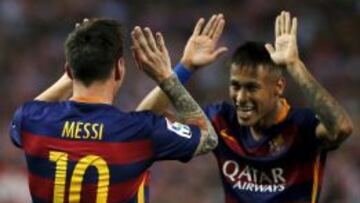 Messi y Neymar celebran un gol con el Barcelona