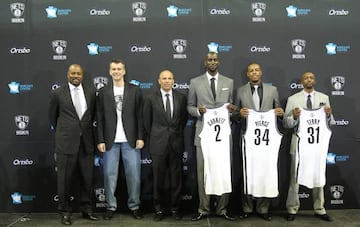 Kevin Garnett, Paul Pierce y Jason Terry, durante su presentación como nuevos jugadores de los Brooklyn Nets.
